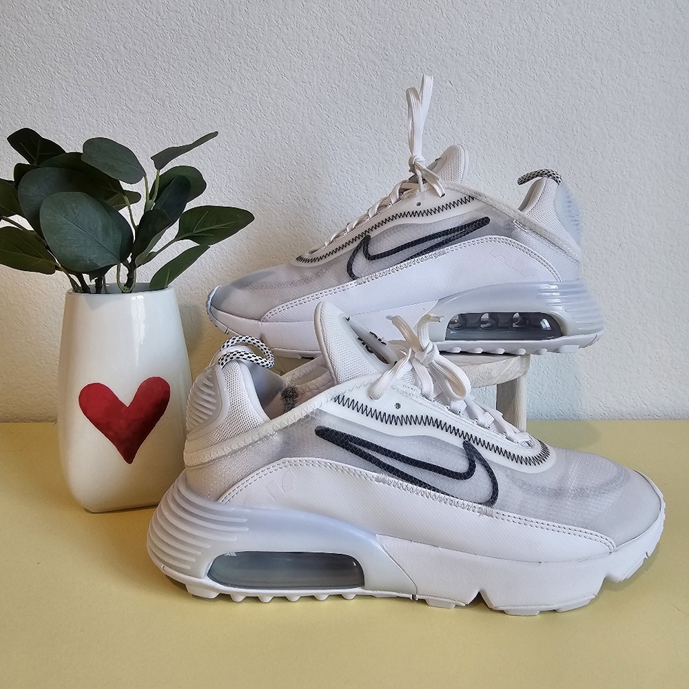 Nike Women's Air Max 2090 Size - 9.5 women
